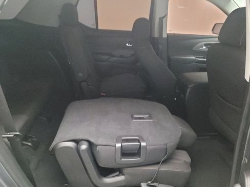 Used 2020 Chevrolet Traverse LT image 19