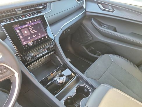 New 2025 Jeep Grand Cherokee Altitude image 12