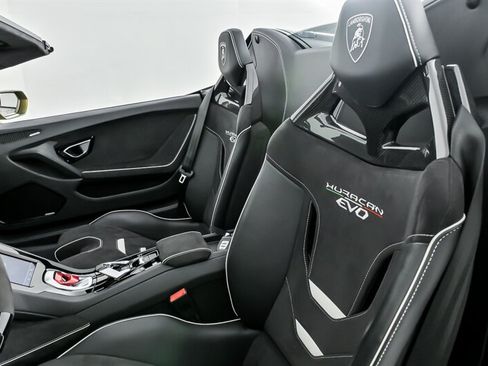 Used 2022 Lamborghini Huracan EVO RWD image 20