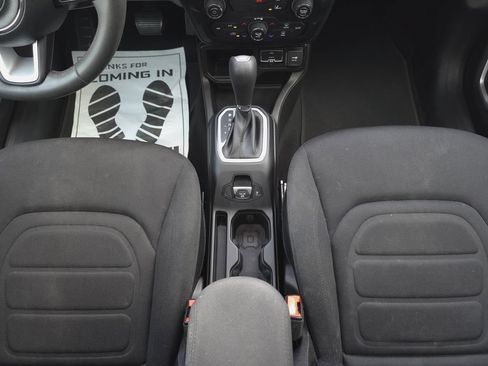 Used 2021 Jeep Renegade Latitude w/ Sun & Sound Group FWD image 18
