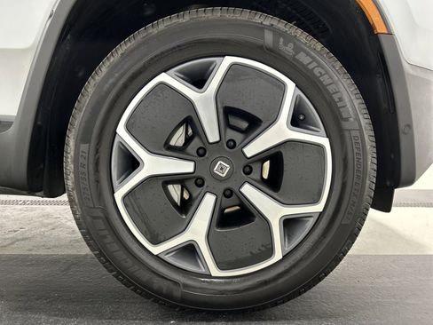 Used 2024 Rivian R1T Adventure AWD/4WD image 11