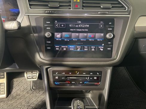 Used 2023 Volkswagen Tiguan SE R-Line image 20