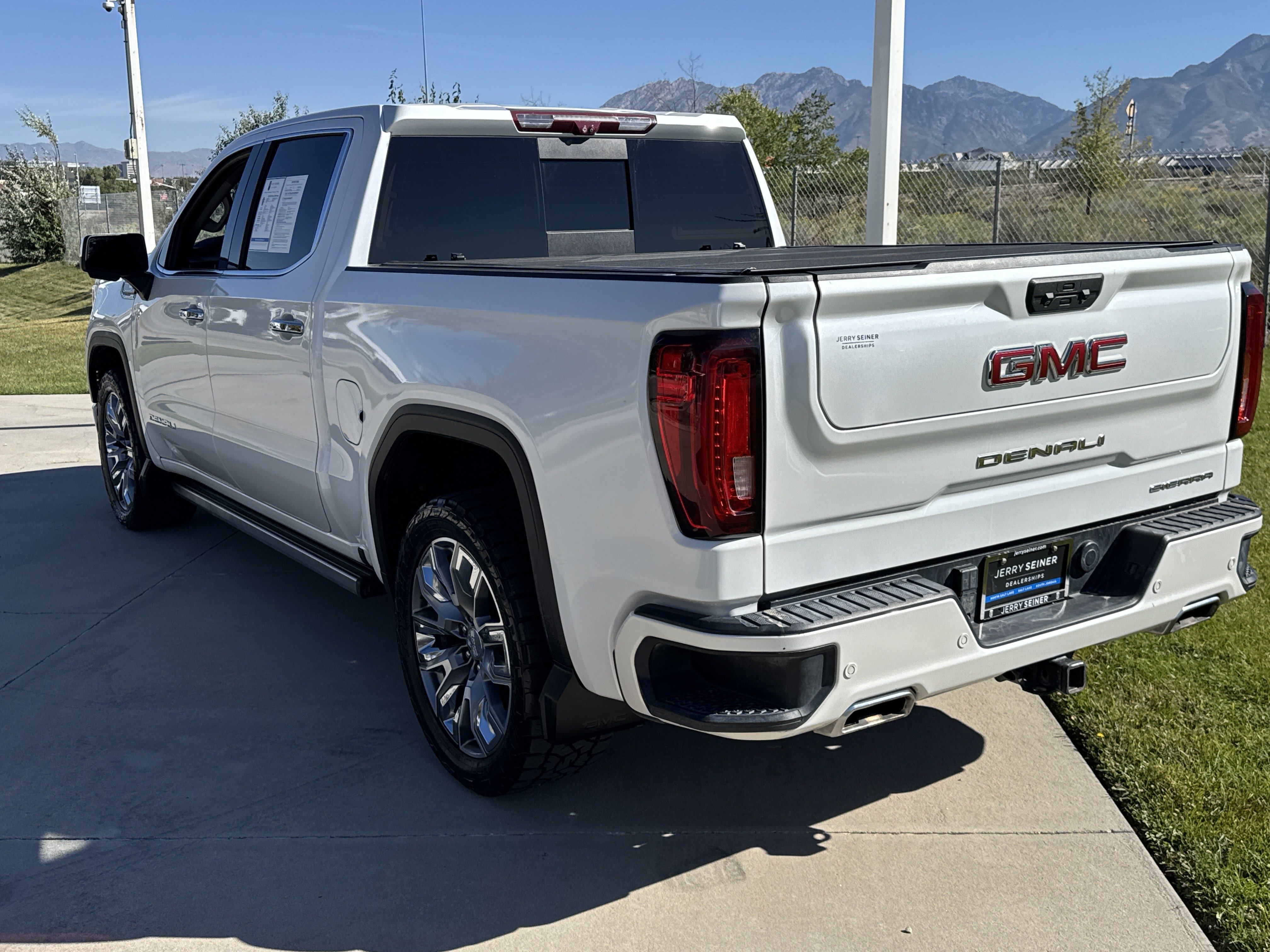 Used 2022 GMC Sierra 1500 Denali w/ Denali Reserve Package AWD/4WD image 3
