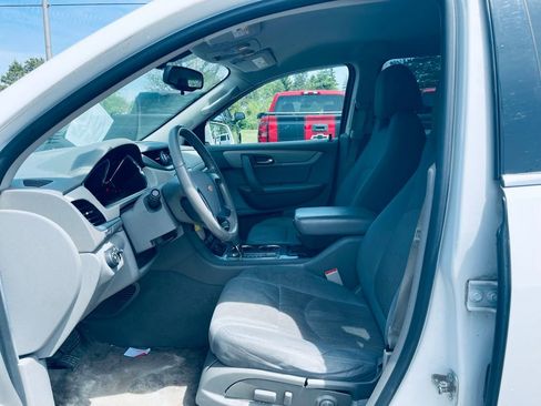 Used 2017 Chevrolet Traverse LT w/ Style and Technology Package FWD image 11
