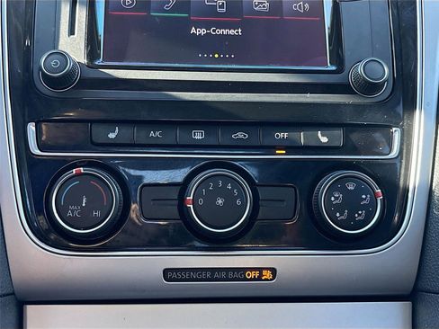 Used 2019 Volkswagen Passat 2.0T Wolfsburg image 16