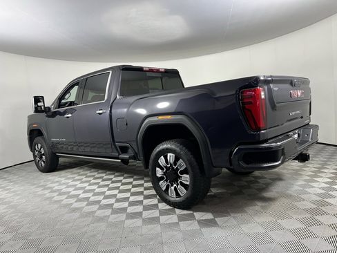 Used 2024 GMC Sierra 3500 Denali w/ Technology Package image 9