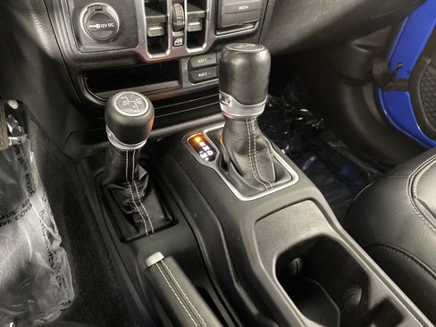 Used 2023 Jeep Wrangler Sahara w/ Cold Weather Group image 34