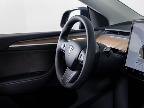 Used 2023 Tesla Model Y Long Range image 25