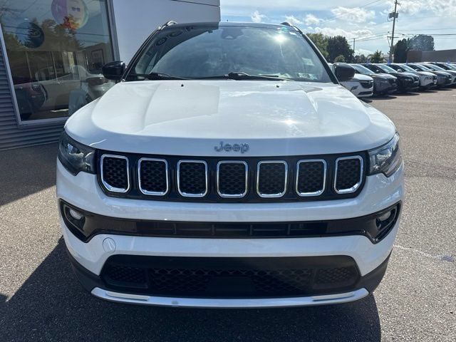 Used 2023 Jeep Compass Limited w/ Sun and Sound Group AWD/4WD image 3