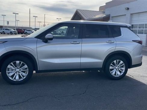 Used 2025 Mitsubishi Outlander ES image 6