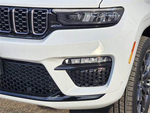 New 2025 Jeep Grand Cherokee Summit image 6