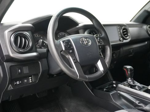Used 2020 Toyota Tacoma TRD Off-Road image 7