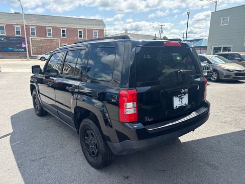 Used 2017 Jeep Patriot Sport w/ Power Value Group FWD image 3