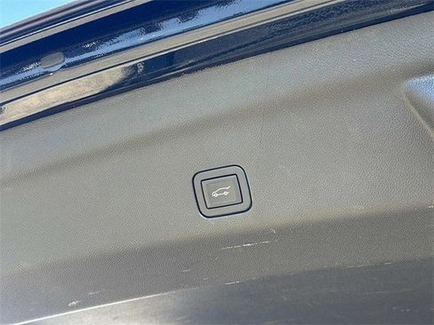 Used 2023 GMC Yukon Denali image 13