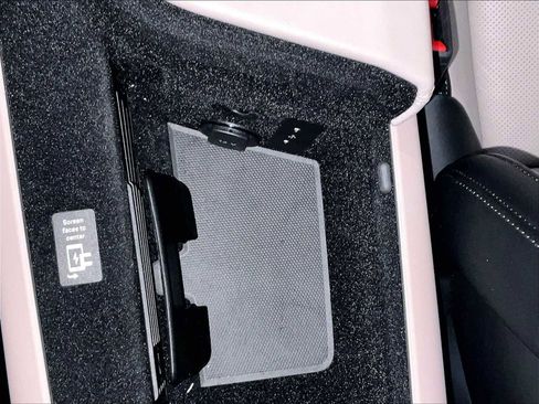 Used 2025 Porsche Taycan image 29