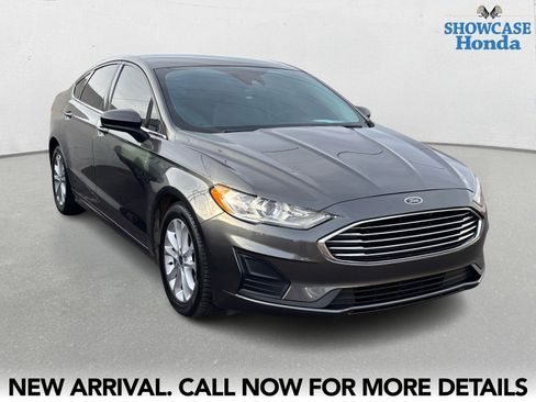 Used 2020 Ford Fusion SE image 6