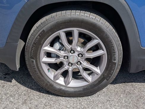 Used 2024 GMC Terrain SLT w/ LPO, Floor Liner Package AWD/4WD image 11
