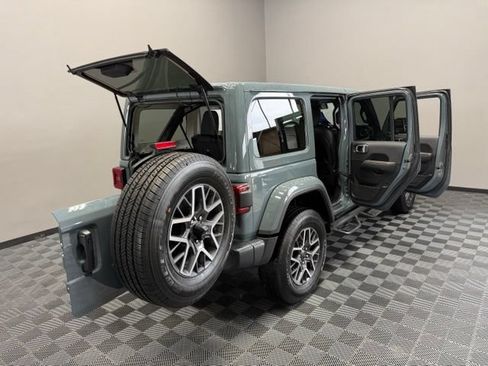 Used 2024 Jeep Wrangler Unlimited Sahara w/ Technology Group AWD/4WD image 28