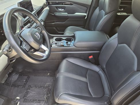 Certified 2024 Honda Pilot EX-L image 9