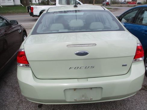 Used 2010 Ford Focus SE image 5