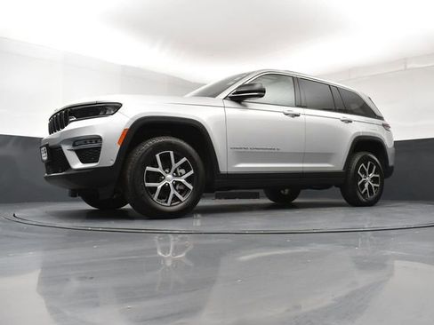 Used 2024 Jeep Grand Cherokee Limited w/ Luxury Tech Group II image 21