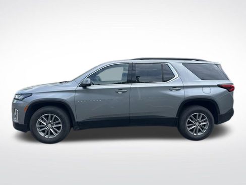 Used 2023 Chevrolet Traverse LT FWD image 2