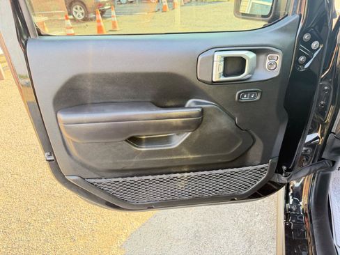 Used 2021 Jeep Wrangler Unlimited Sport AWD/4WD image 16