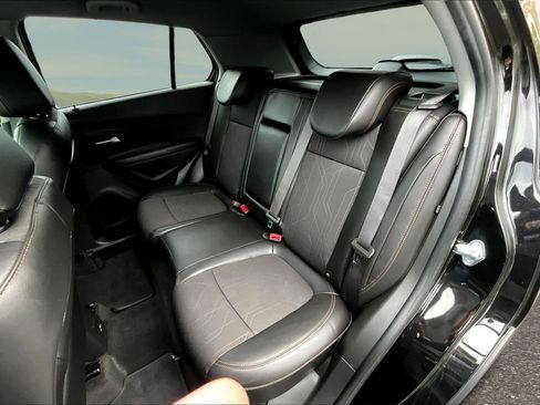 Used 2020 Chevrolet Trax LT w/ LT Convenience Package image 14