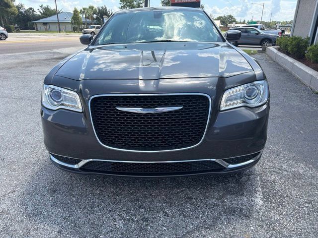 Used 2017 Chrysler 300 Limited RWD image 2