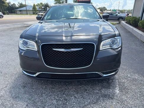 Used 2017 Chrysler 300 Limited RWD image 2