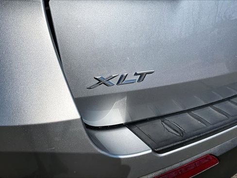 Used 2020 Ford Explorer XLT image 10