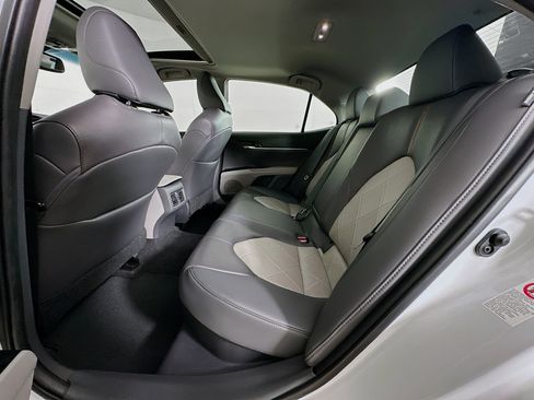 Used 2018 Toyota Camry XLE image 28