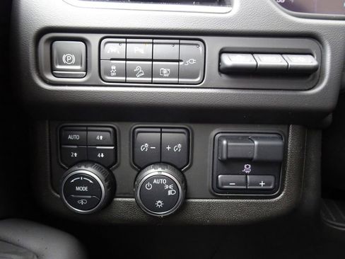 Used 2022 Chevrolet Tahoe High Country image 25