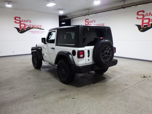 Used 2024 Jeep Wrangler Sport AWD/4WD image 2