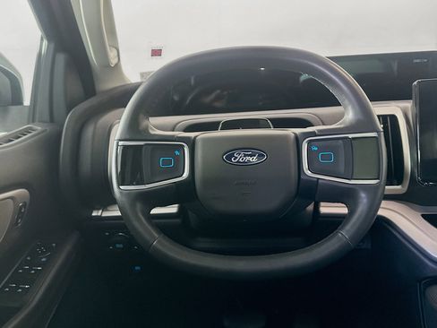 Used 2025 Ford Expedition Active AWD/4WD image 18