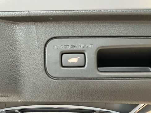 New 2025 Honda Pilot Touring image 11