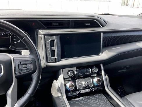 Used 2021 GMC Yukon Denali w/ Denali Premium Package image 6