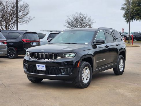 New 2025 Jeep Grand Cherokee Laredo image 2