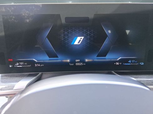 New 2026 BMW 750e xDrive image 17