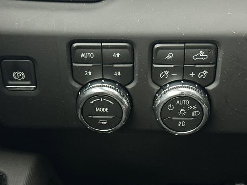 Used 2026 GMC Sierra 2500 AT4X image 24