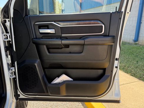 Used 2024 RAM 3500 Big Horn image 27