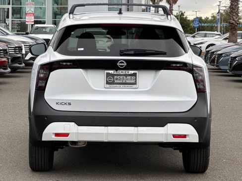 New 2026 Nissan Kicks SV w/ SV Premium Package image 5