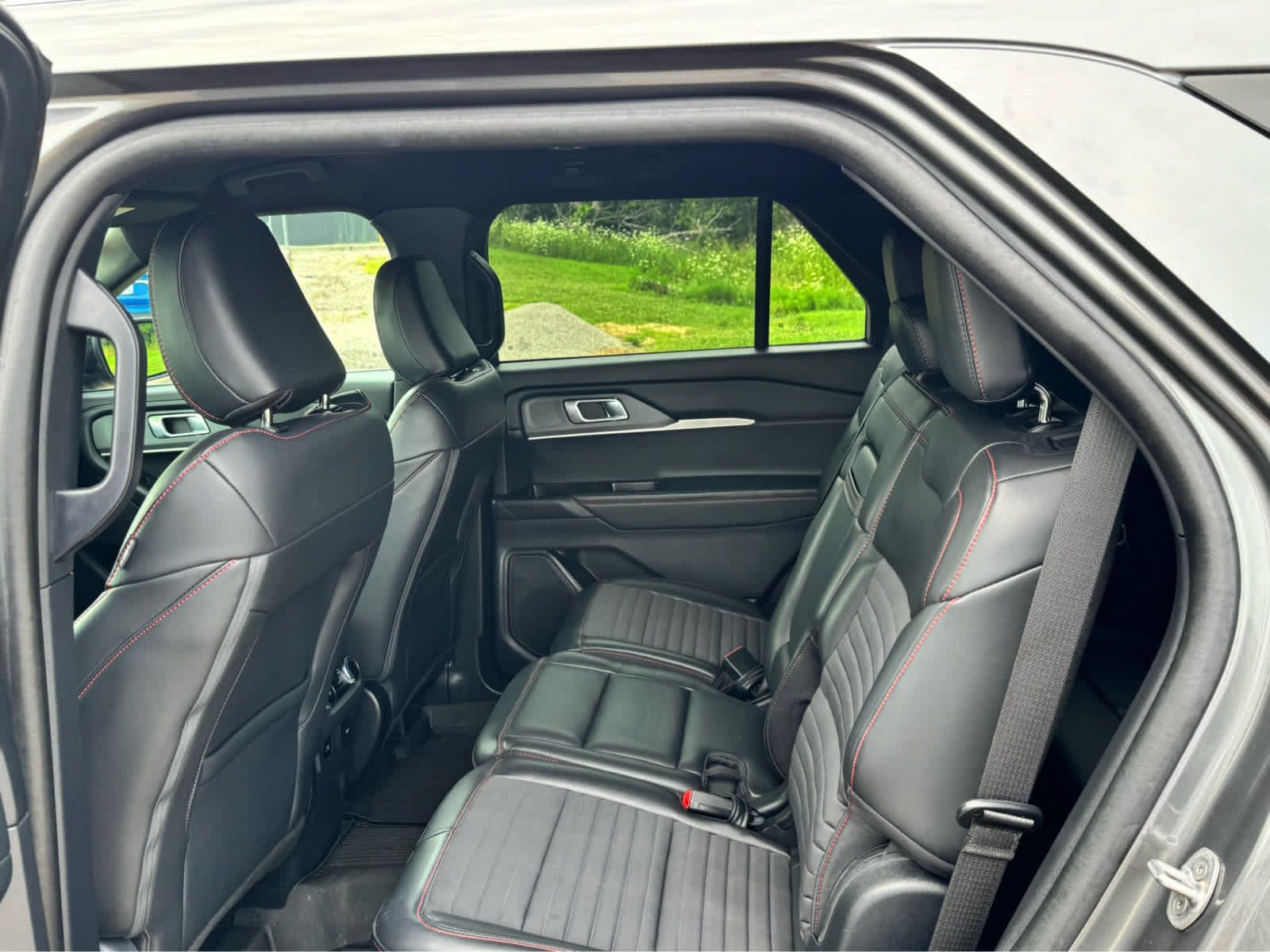 Used 2025 Ford Explorer ST-Line w/ ST-Line Street Pack AWD/4WD image 37