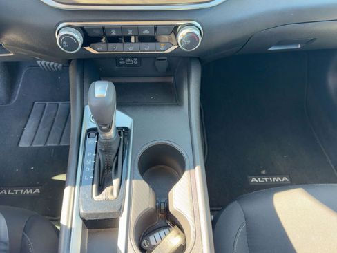 Used 2025 Nissan Altima 2.5 SV image 9