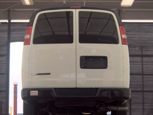 Used 2025 Chevrolet Express 3500 LS RWD image 9
