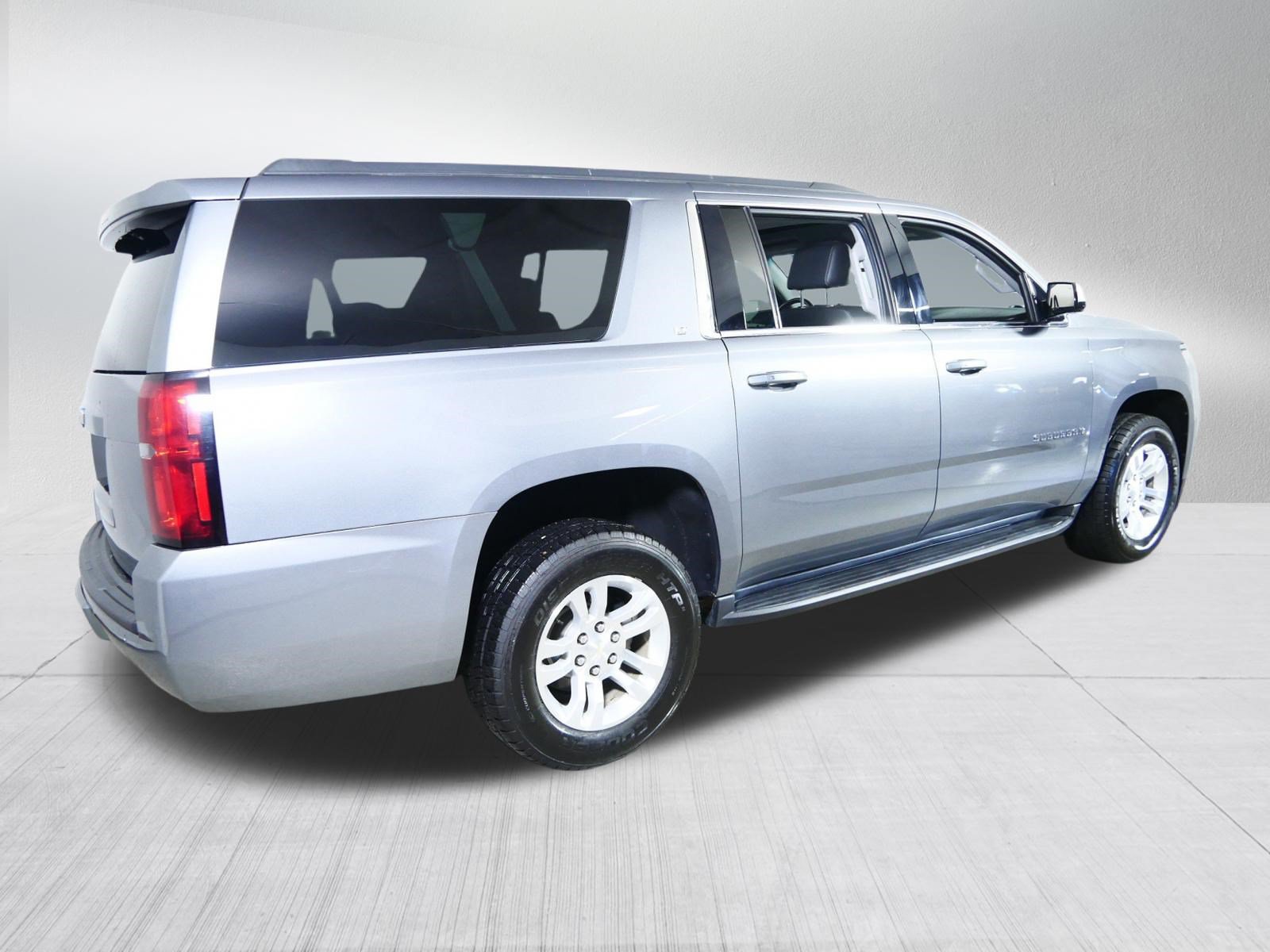 Used 2020 Chevrolet Suburban LT w/ Luxury Package AWD/4WD image 7