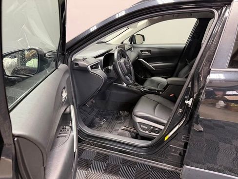 Used 2024 Toyota Corolla Cross XLE image 12
