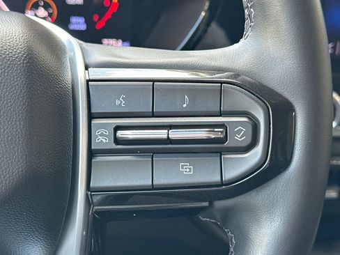 Used 2024 Chevrolet Colorado LT w/ LT Convenience Package image 31