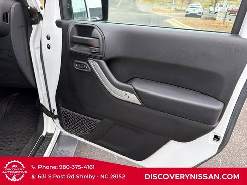 Used 2016 Jeep Wrangler Unlimited Sahara w/ Connectivity Group image 38