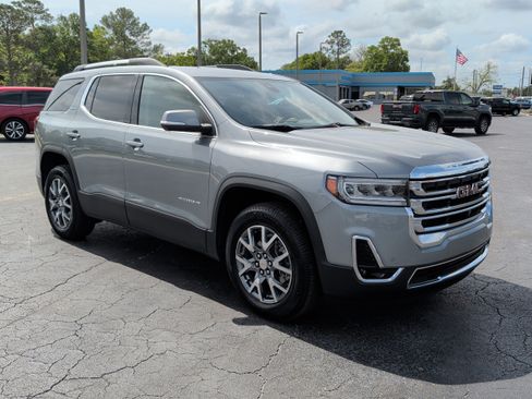 Used 2023 GMC Acadia SLT w/ Technology Package FWD image 2